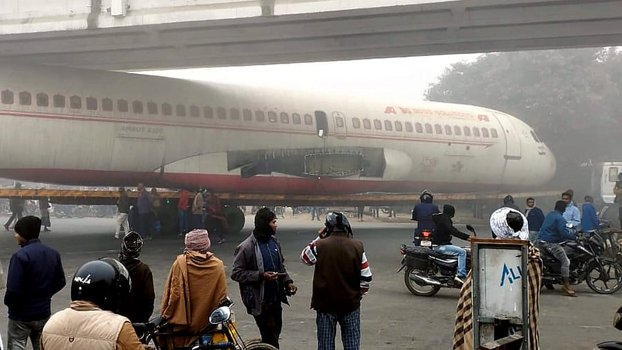 <div class="paragraphs"><p>The body of an airplane that was being transported stuck under a bridge in Bihar's Motihari, Friday, Dec. 29, 2023.</p></div>