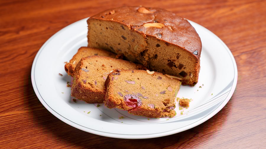 <div class="paragraphs"><p>Plum cake.</p></div>