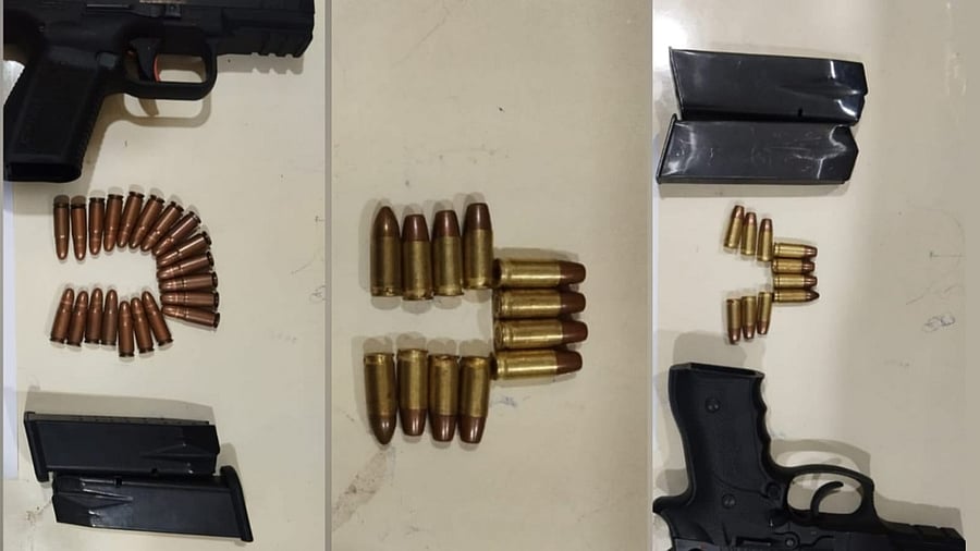 <div class="paragraphs"><p>Three suspected individuals have been apprehended with 2 pistols.</p></div>