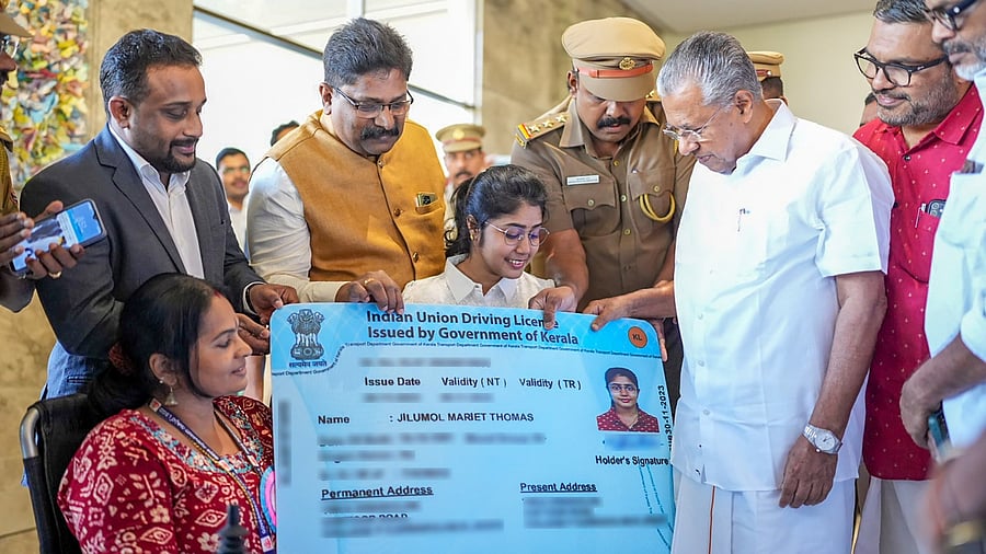 <div class="paragraphs"><p>Kerala Chief Minister Pinarayi Vijayan handed over the driving licence to Mariet at Palakkad.</p></div>