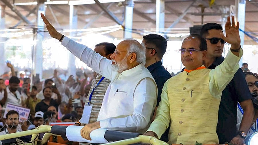 <div class="paragraphs"><p> Narendra Modi with Shivraj Singh Chouhan.</p></div>