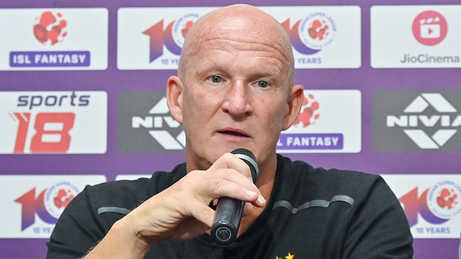<div class="paragraphs"><p>Following a series of disappointing results, a 4-0 thrashing at the hands of Mumbai City FC proved to be the last straw for Simon Grayson. </p></div>