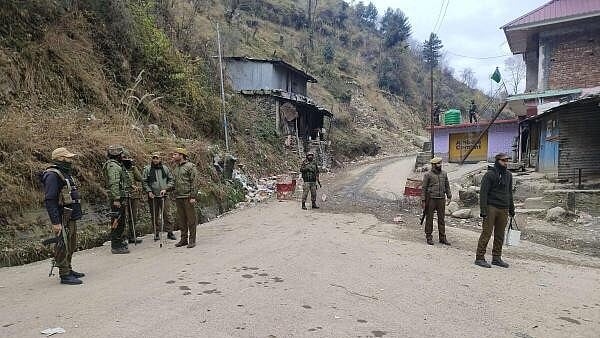 <div class="paragraphs"><p>Army personnel during a cordon and search operation after the recent ambush on two Army vehicles that left five soldiers dead, in Poonch, Jammu and Kashmir. Representative image.</p></div>