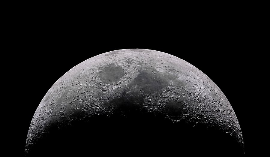 <div class="paragraphs"><p>The Moon.</p></div>