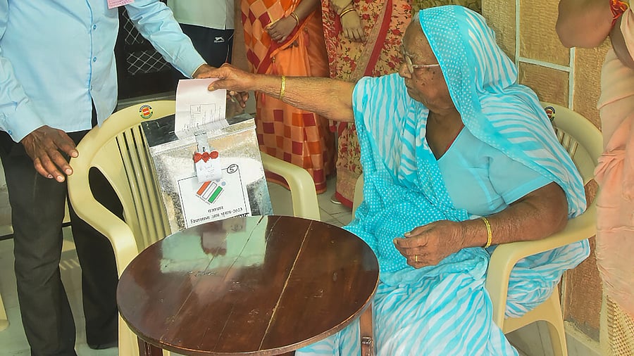 <div class="paragraphs"><p>93-year-old Durga Devi casts her vote for the Assembly polls at her home in Jodhpur. </p></div>