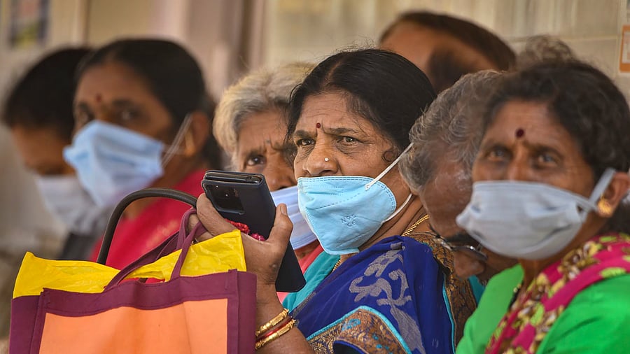 <div class="paragraphs"><p>People wearing face masks as a precautionary measure after cases of Covid-19 sub-variant JN.1 were detected in the country. </p></div>