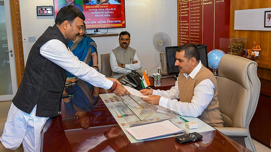 <div class="paragraphs"><p>Congress leader Chirag Patel submits his resignation as a member of Gujarat Legislative Assembly to Assembly Speaker Shankar Chaudhary, in Gandhinagar.</p></div>