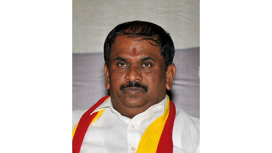 <div class="paragraphs"><p>Narayana Gowda</p></div>