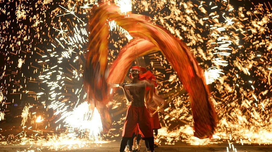 <div class="paragraphs"><p>Performers take part in a fire dragon dance under a shower of molten iron sparks on the first day of the Chinese Lunar New Year, in Zaozhuang, Shandong province.</p></div>