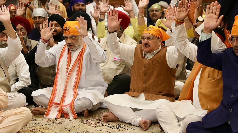 <div class="paragraphs"><p>BJP president J P Nadda and Union Home Minister Amit Shah visited the Gurudwara Bara Sikh Sangat in Central Kolkata.</p></div>