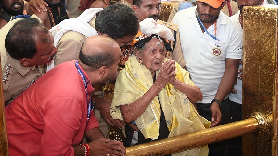 <div class="paragraphs"><p>Parukuttyamma of Moonnanakuzhi in Wayanad made her maiden pilgrimage to the hill shrine along with her grandson and his children. </p></div>