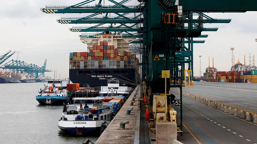 <div class="paragraphs"><p>Representative image for port.</p></div>