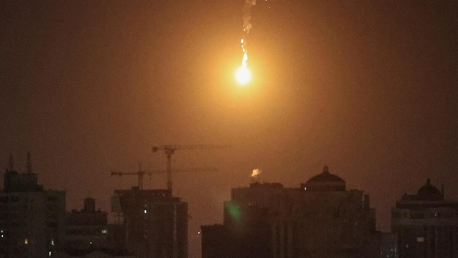 <div class="paragraphs"><p>An explosion of a drone is seen in the sky over the city during a Russian drone strike, amid Russia's attack on Ukraine, in Kyiv, Ukraine November 25, 2023. </p></div>