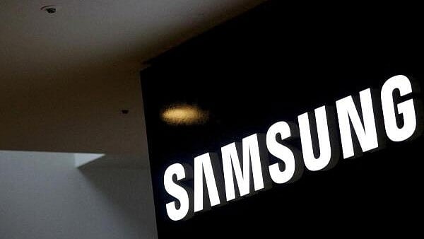 <div class="paragraphs"><p>Samsung logo.</p></div>