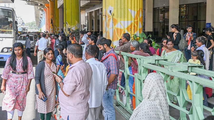<div class="paragraphs"><p>Passengers at MG Road Metro Station wait for alternative transportation as a technical snag disrupted Namma metro services between MG Road and Baiyappanahalli in Bengaluru on Saturday.&nbsp;S K</p></div>