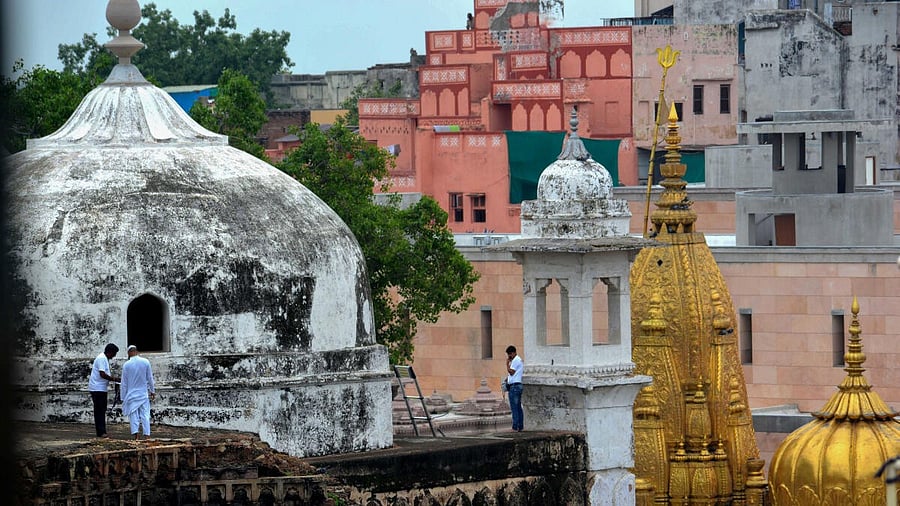 <div class="paragraphs"><p>Members of the Archaeological Survey of India's (ASI) team conduct scientific survey at the Gyanvapi mosque complex.</p></div>