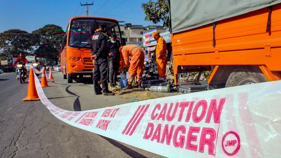 <div class="paragraphs"><p>Emergency services personnel at the site following an incident of chlorine gas leak </p></div>
