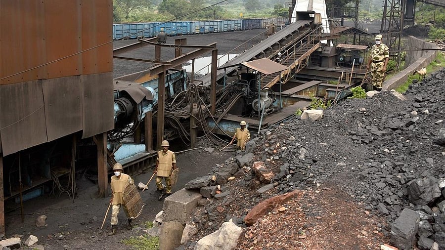 <div class="paragraphs"><p>Representative image of a coal field.</p></div>