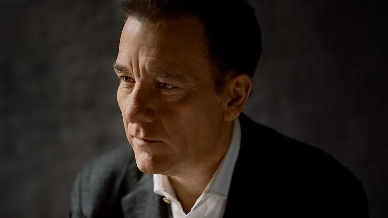 <div class="paragraphs"><p>Clive Owen.</p></div>