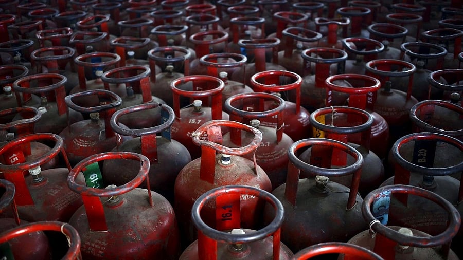 <div class="paragraphs"><p>Representative image of gas cylinders.</p></div>