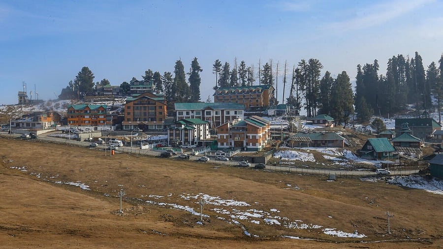 <div class="paragraphs"><p>Deserted ski resort at Gulmarg.</p></div>