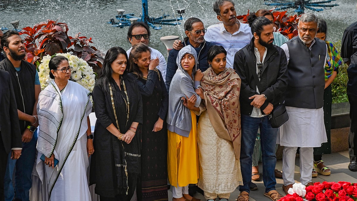 Admirers pay last respect to Ustad Rashid Khan