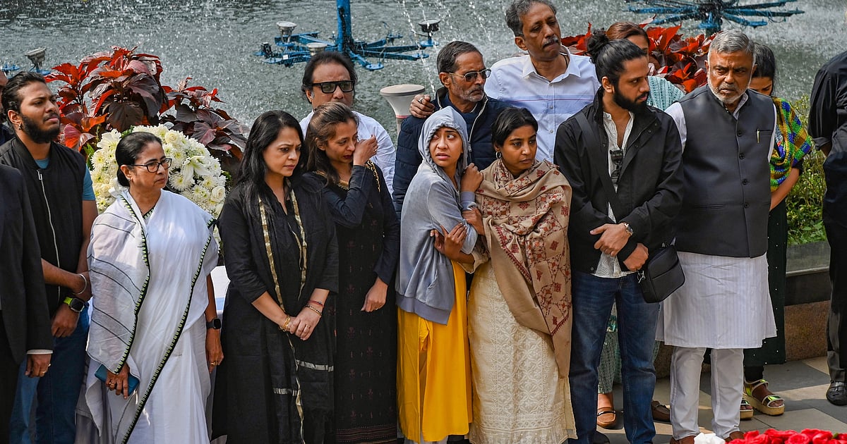 Utad Rasheed 2 Admirers pay last respect to Ustad Rashid Khan