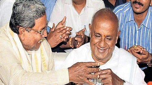 <div class="paragraphs"><p>File photo of Siddaramaiah with H D Deve Gowda.</p></div>