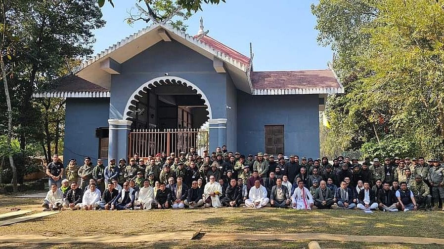 <div class="paragraphs"><p>The oath ceremony.</p></div>