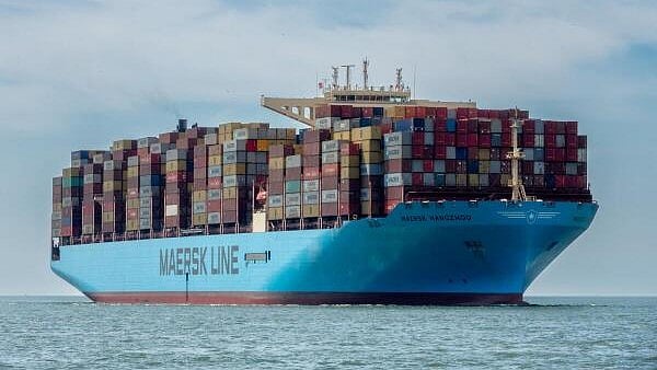 <div class="paragraphs"><p>Container vessel Maersk Hangzhou</p></div>