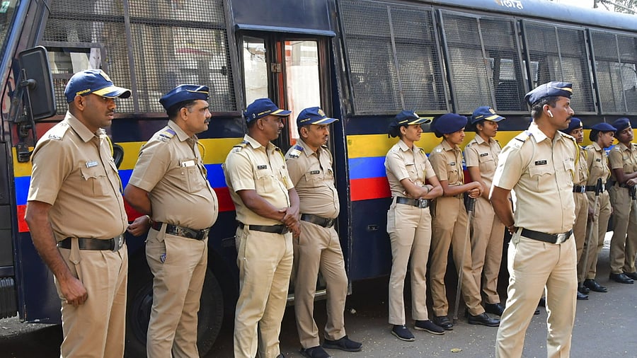 <div class="paragraphs"><p>Representational image of Mumbai police.</p></div>