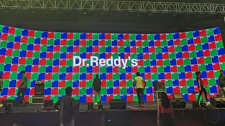 <div class="paragraphs"><p>Shares of Dr Reddy's ended flat at Rs 5,845.75 apiece on the BSE.</p></div>