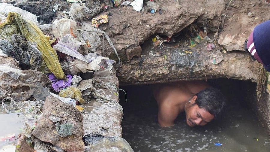 <div class="paragraphs"><p>"It is our party's and government’s commitment that civic workers should live with dignity," Siddaramaiah said.&nbsp;</p></div>