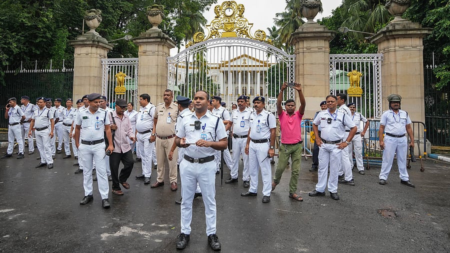 <div class="paragraphs"><p>Representative photo of policemen deployed in Kolkata.</p></div>