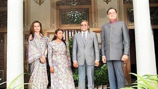<div class="paragraphs"><p>Former PM Rajiv Gandhi (right),&nbsp;Former Maldives President Maumoon Abdul Gayoom (center right), Former INC president Sonia Gandhi (left).</p></div>
