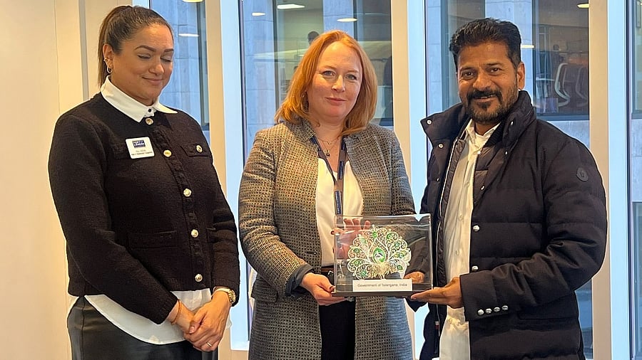 <div class="paragraphs"><p>Revanth Reddy shares a happy pose with the Port of London authorities.</p></div>