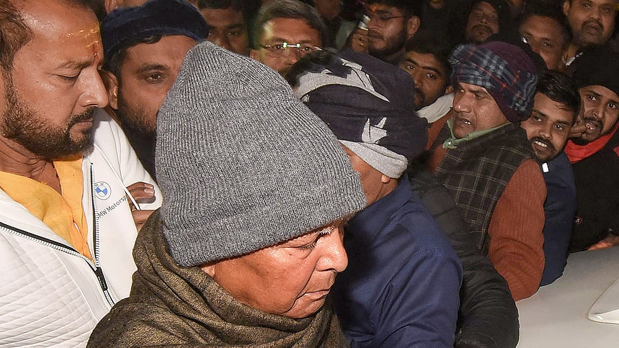 <div class="paragraphs"><p>Lalu Prasad Yadav leaves from the Enforcement Directorate office in Patna.</p></div>