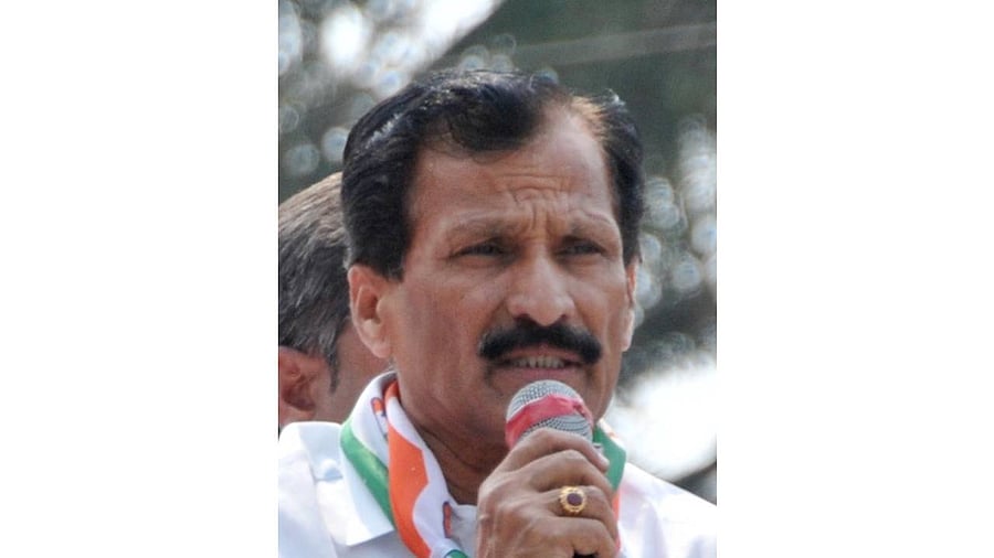 <div class="paragraphs"><p>S P Muddahanumegowda</p></div>