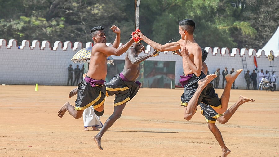 <div class="paragraphs"><p>Havildar Anish Thomas and Team MEG Centre perform Kalaripayattu in Republic Day parade cultural programme organised by Government of Karnataka and Police Department, BBMP Public instruction dept at Field Marshal Manekshaw Parade Ground in Bengaluru on on Friday.</p></div>