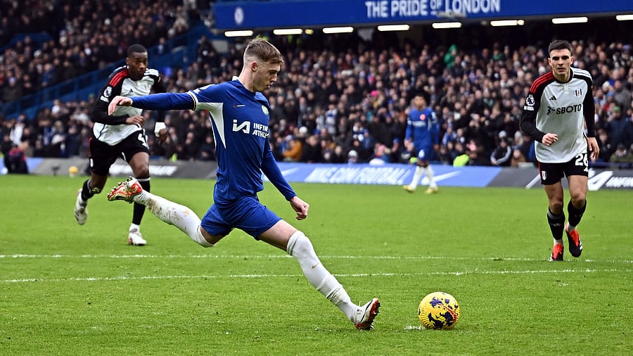 <div class="paragraphs"><p>Chelsea's Cole Palmer scores their first goal from the penalty spot.&nbsp;</p></div>