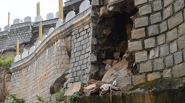 <div class="paragraphs"><p>Representative image of a wall.</p></div>