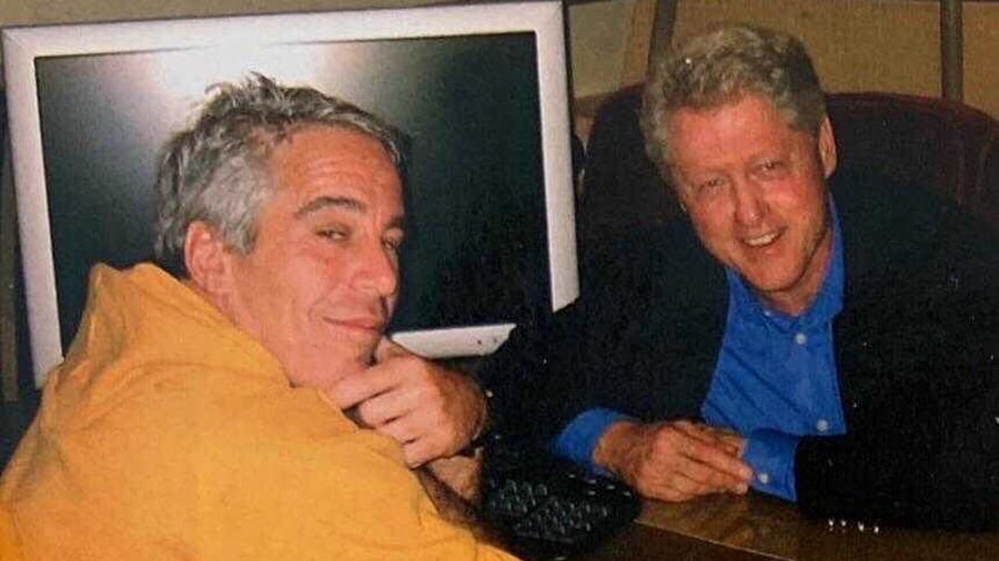 <div class="paragraphs"><p>Bill Clinton with Jeffrey Epstein</p></div>