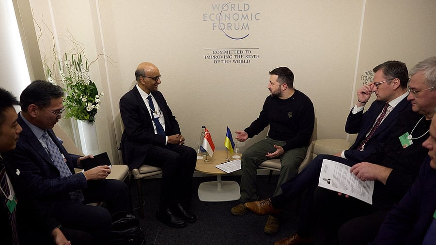 <div class="paragraphs"><p>Ukraine's President Volodymyr Zelenskiy and Singapore's President Tharman Shanmugaratnam attend a meeting during the World Economic Forum  in Davos, Switzerland.</p></div>