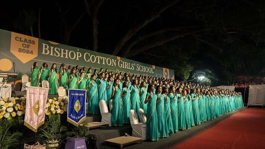 <div class="paragraphs"><p>The graduating choir students of classes 10 and 12 mesmerised the audience with their rendition. </p></div>