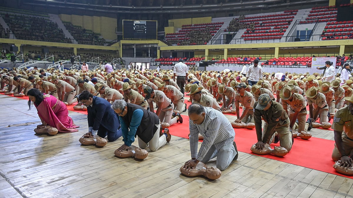Over 2 200 Cops Undergo Cpr Training In Bengaluru Set Record