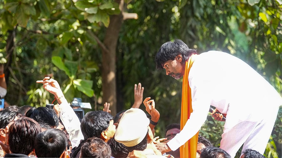 <div class="paragraphs"><p>Manoj Jarange-Patil with supporters during a protest demanding Maratha reservation in Navi Mumbai.</p></div>