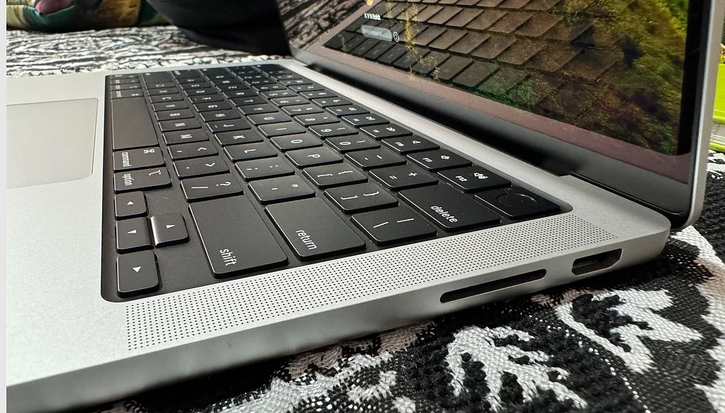MacBook本体 MacBook Pro M3 Apple Macbook Pro M3 Pro and M3 Max Review Should you Buy
