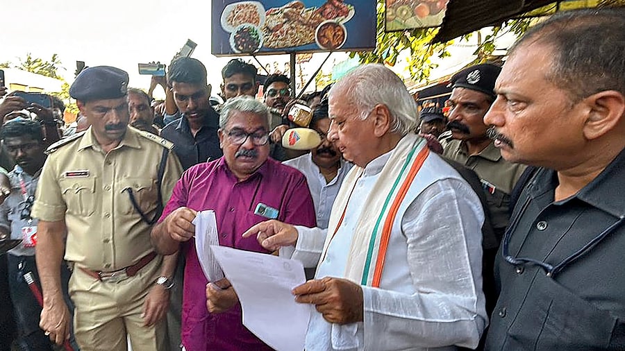 <div class="paragraphs"><p>Governor Arif Mohammed Khan stages a sit-in protest at a tea shop at Nilamel in Kerala.&nbsp;</p></div>