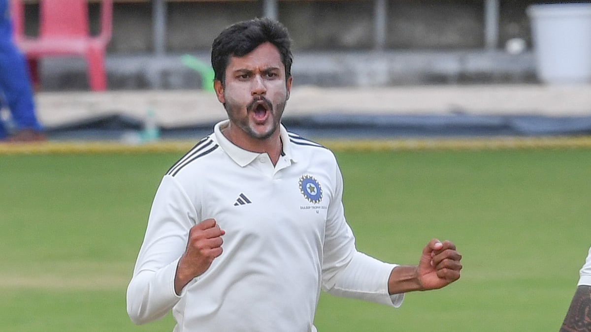 Koushik puts Karnataka in the driver's seat