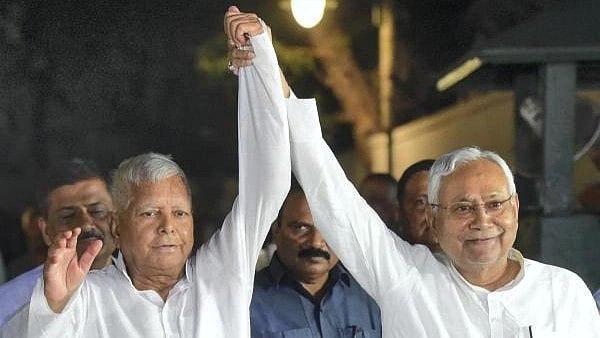 <div class="paragraphs"><p>Bihar CM and JD(U) leader Nitish Kumar (R) with RJD supremo Lalu Prasad (L).</p></div>